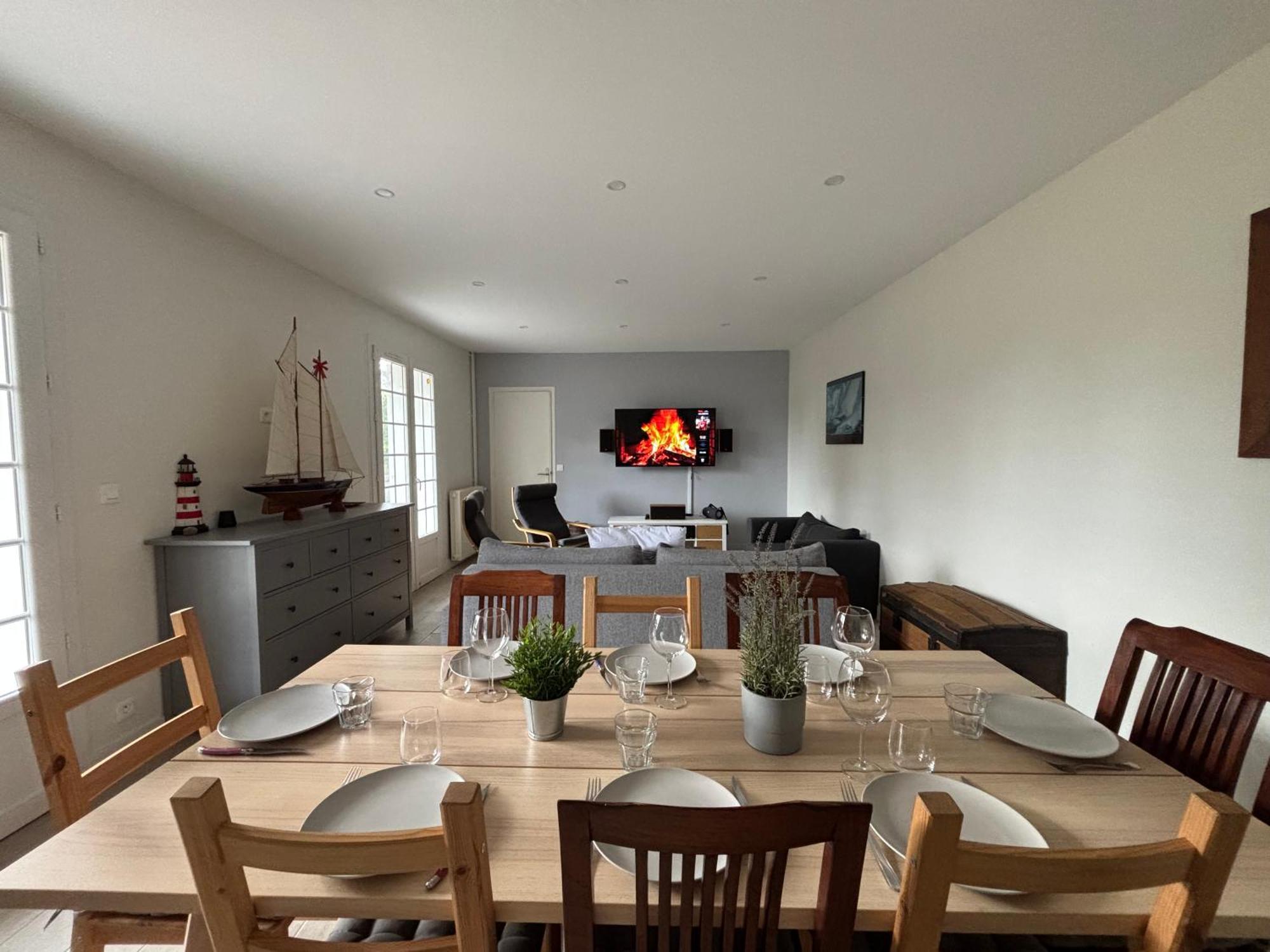 La Fromagerie Maison Lumineuse Et Spacieuse Beau Sejour 5 Ch 2 Wc 1 Sdb Grand Jardin Clos 5Mn A Pied Commerces 10 Mn Plage Omaha Beach Proche Plages Du Debarquement Trevieres Екстер'єр фото